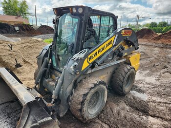 2021 New Holland L328 skid steer