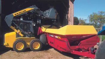 New Holland 100 Series Box Spreaders