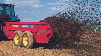 New Holland 100 Series Box Spreaders