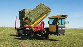 New Holland Speedrower® PLUS Self Propelled Windrowers Speedrower® 220 PLUS