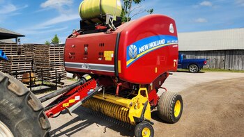 2022 New Holland Roll Belt 450 Utility round baler
