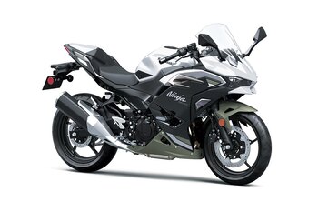 2026 Kawasaki NINJA ZX-4RR Pearl Robotic White / Metallic Spark