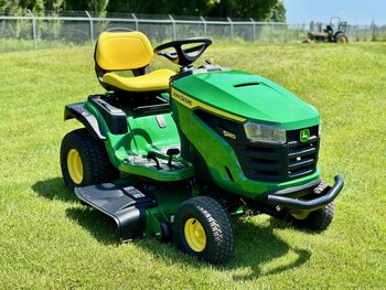 John Deere S240 Lawn Tractor w/ 42 in. Deck