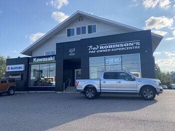 2018 CHEVROLET SILVERADO LT 4X4 CREW CAB WITH TONNEAU COVER, HEATED SEATS, REAR VIEW CAMERA AND NAVIGATION!!