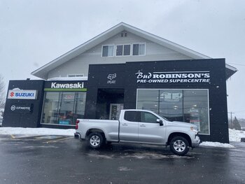 2018 CHEVROLET SILVERADO LT 4X4 CREW CAB 6.6 FT BOX WITH REAR VIEW CAMERA!!