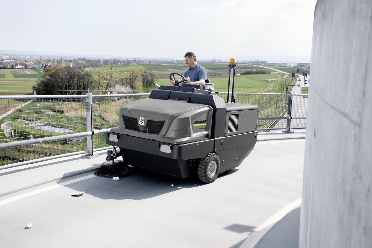 Karcher VACUUM SWEEPER KM 130/300 R Lpg