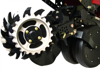 Yetter 2967 180A Floating Residue Manager