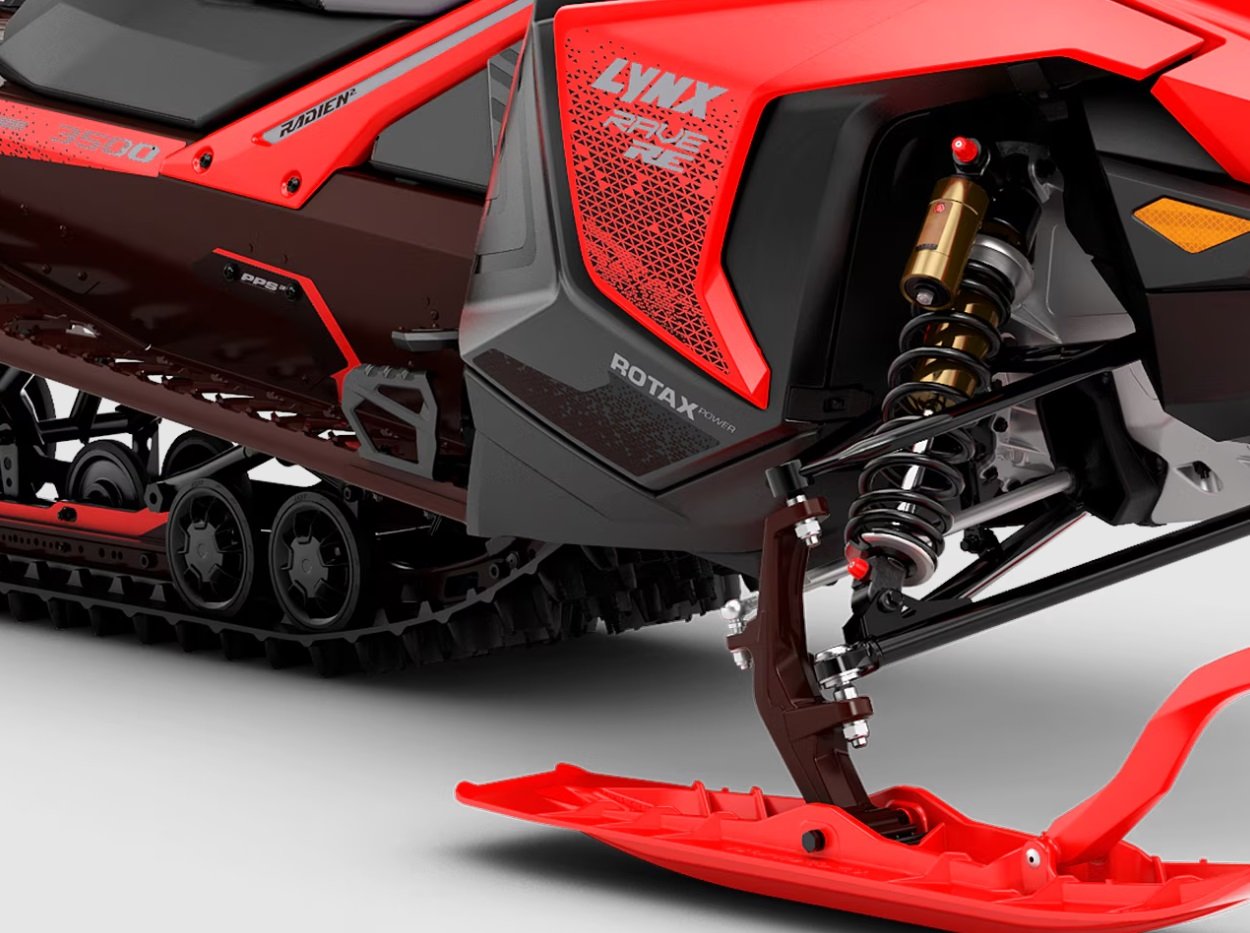 2026 Lynx RAVE RE Rotax® 850 E TEC Viper Red / Black