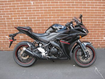 2018 YAMAHA R3