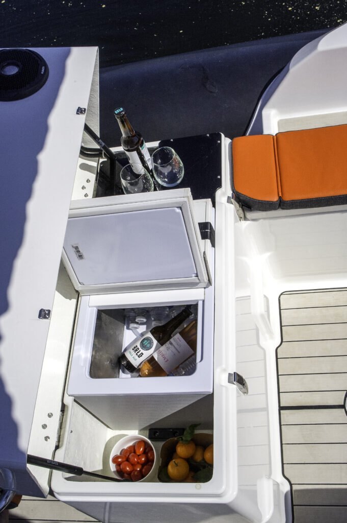 Zodiac MEDLINE 6.8 White with Yamaha 250 and Loadrite trailer