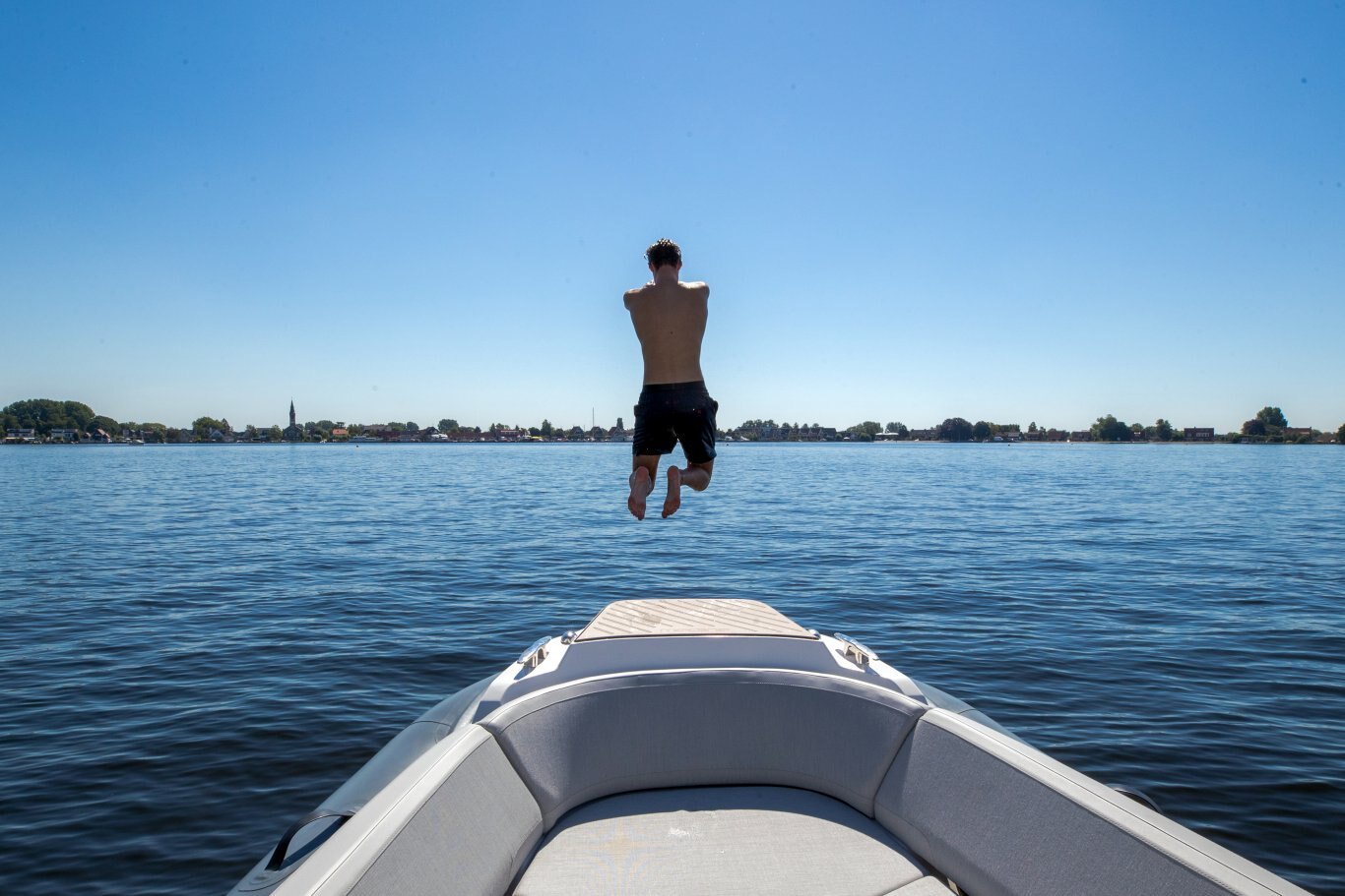 Zodiac Medline 9 engine options up to 700 HP