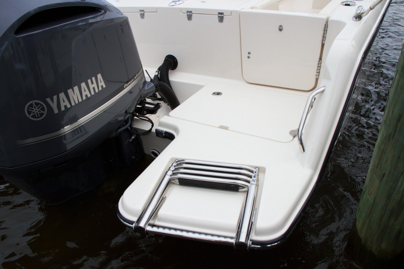 Grady White Freedom 235