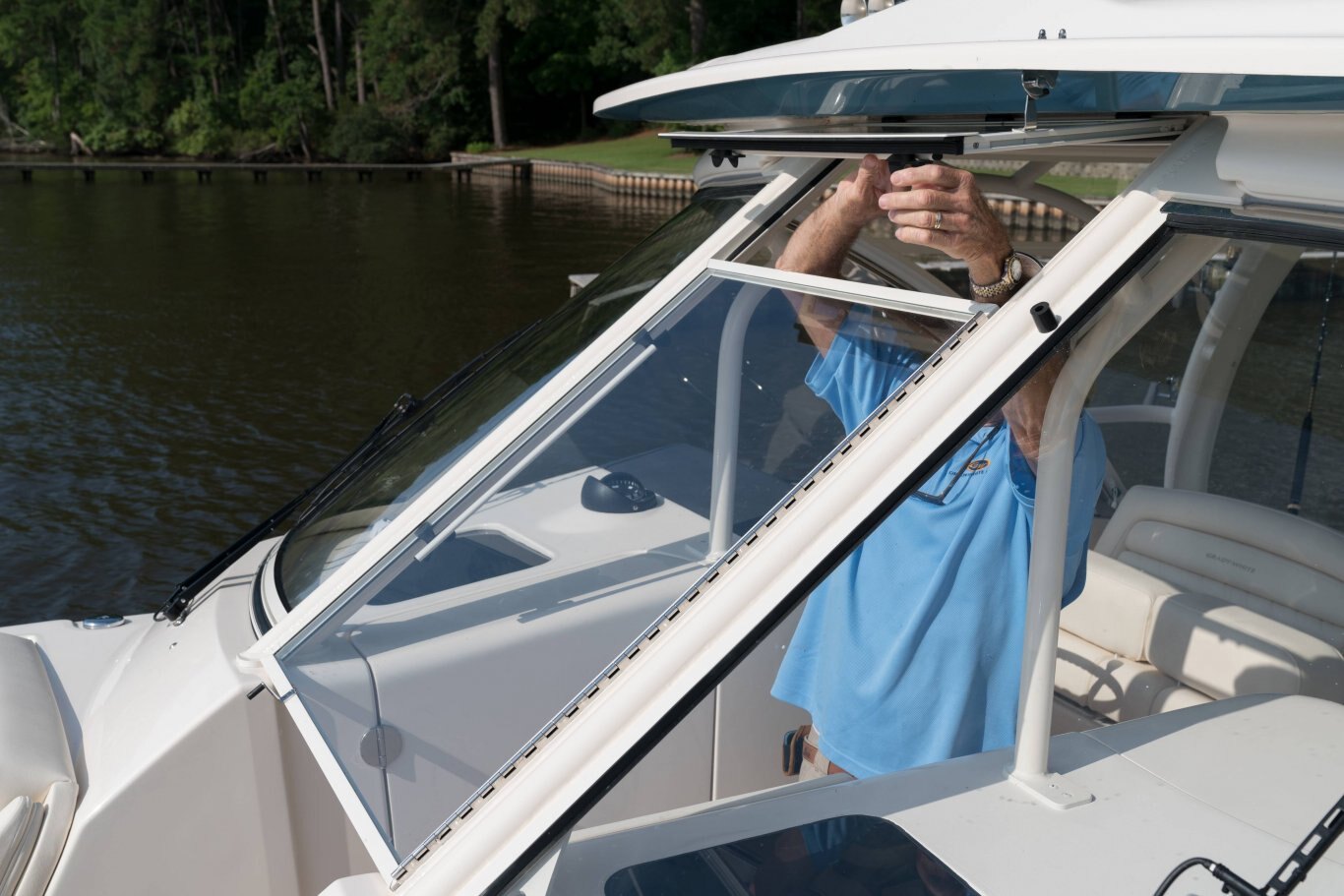 Grady White Freedom 325