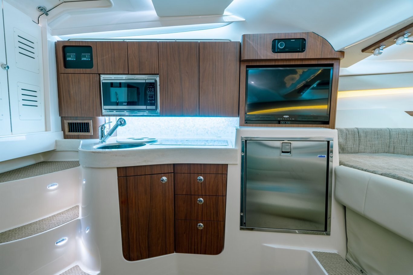 Grady White Express 330