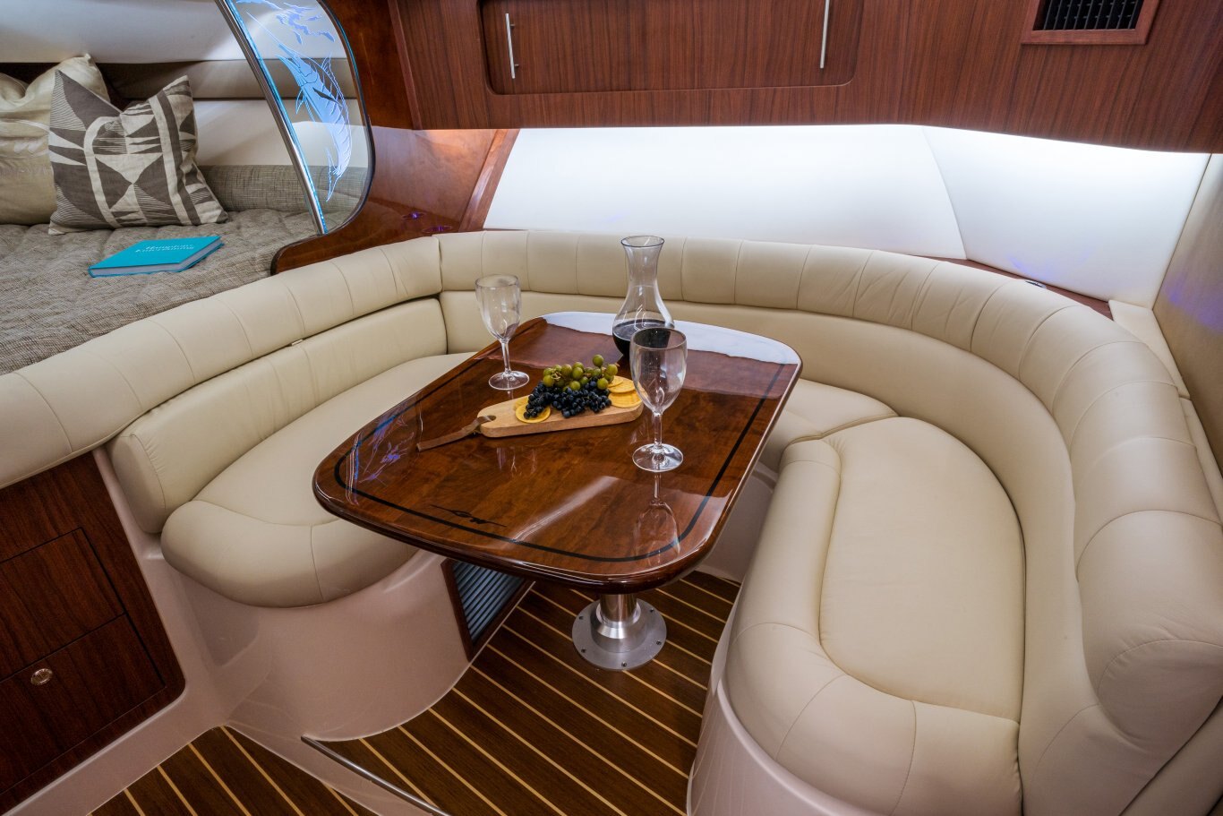 Grady White Express 370