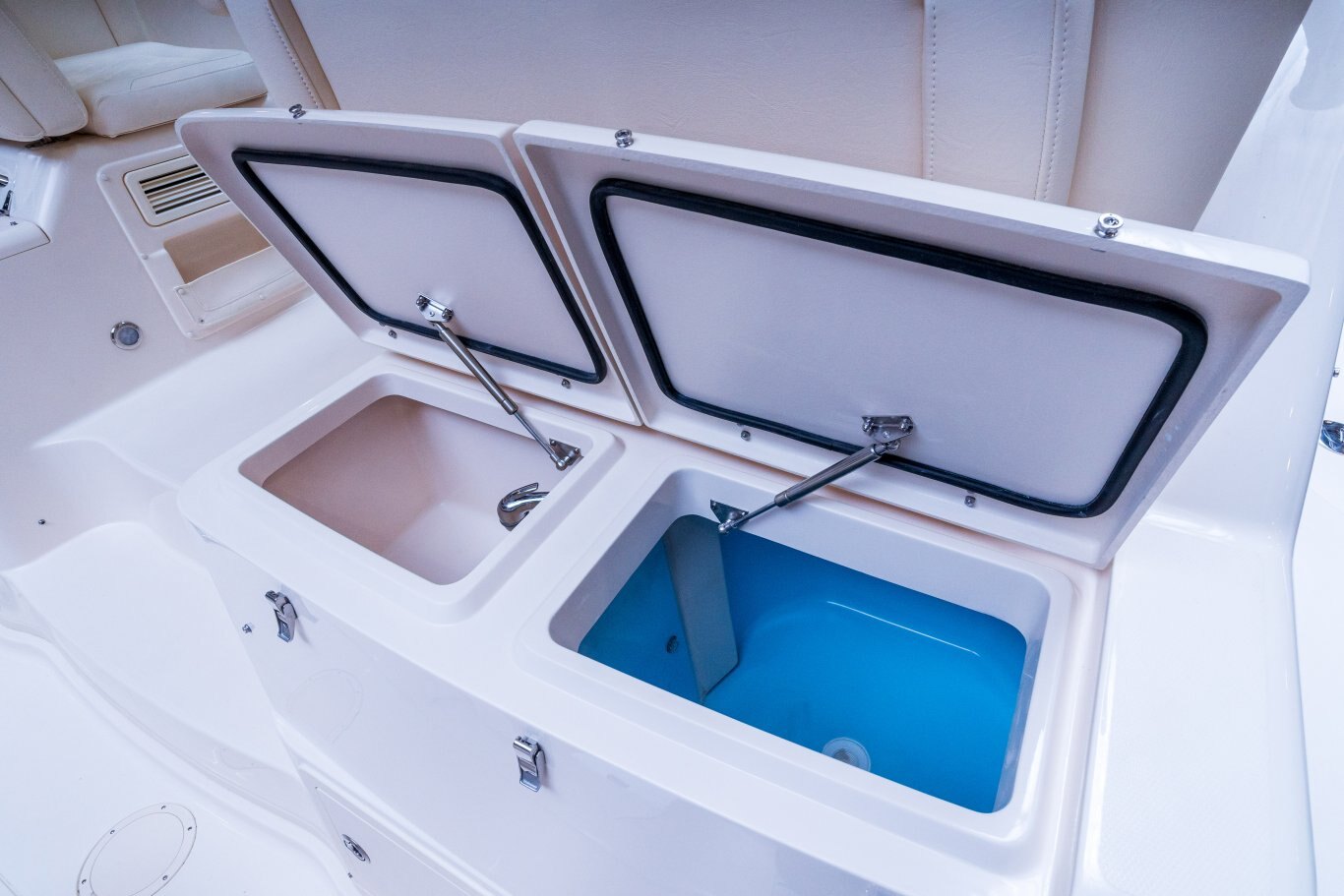 Grady White Express 370