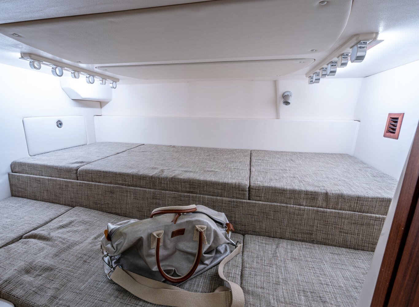 Grady White Express 370