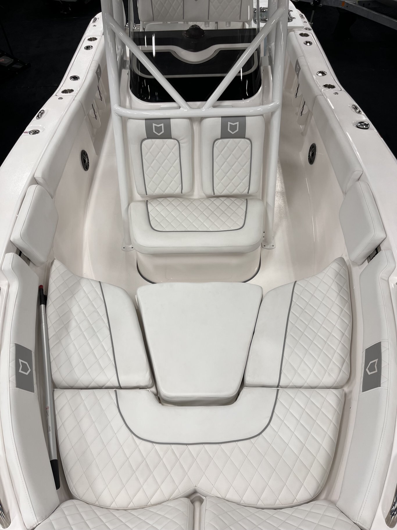 Sea Fox 228 COMMANDER CC with Yamaha 250 and Venture trailer