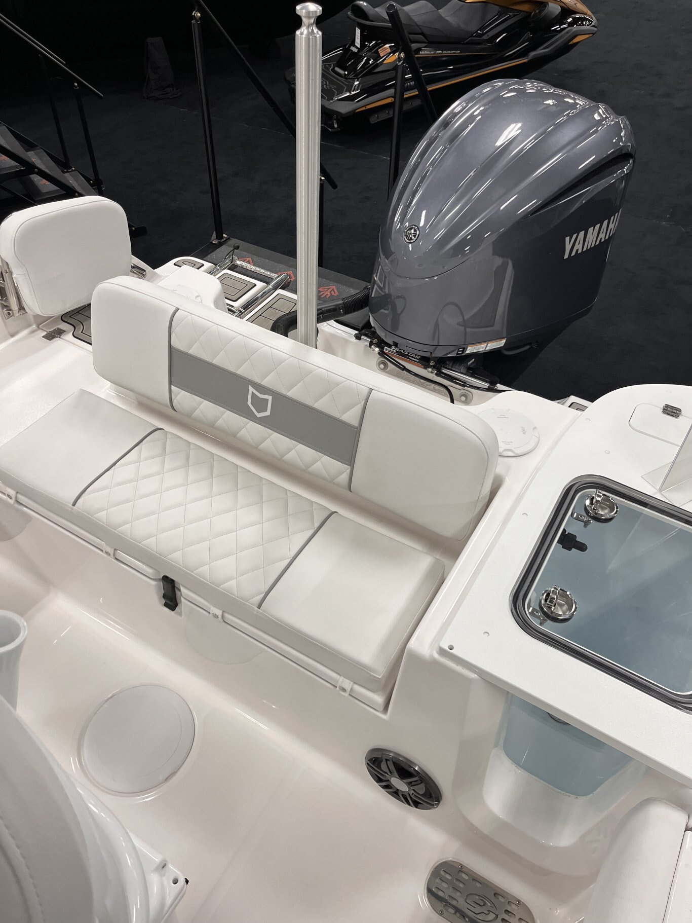 Sea Fox 228 COMMANDER CC with Yamaha 250 and Venture trailer