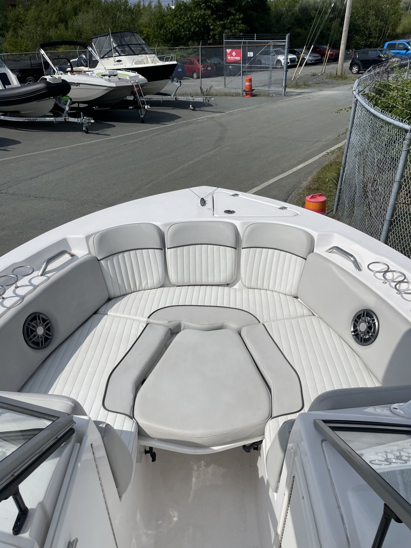 Sea Fox 226 TRAVELER DC with Yamaha 200 and Load Rite Trailer