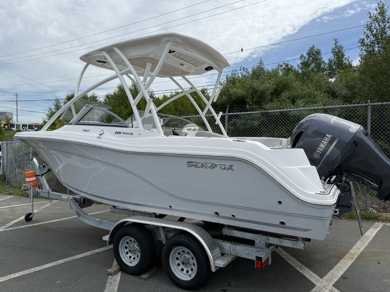 Sea Fox 226 TRAVELER DC with Yamaha 200 and Load Rite Trailer
