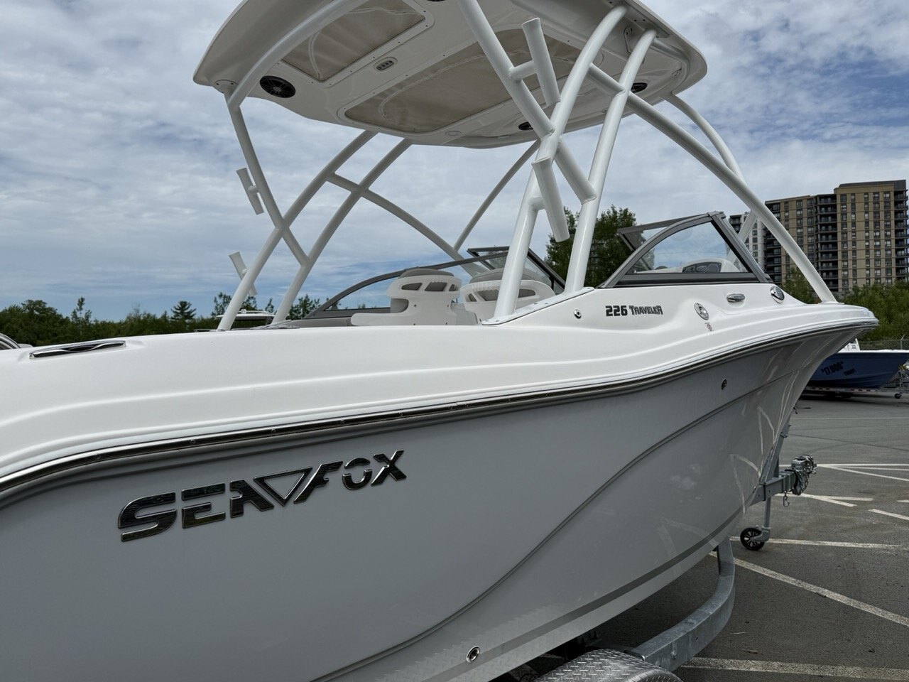 Sea Fox 226 TRAVELER DC with Yamaha 200 and Load Rite Trailer