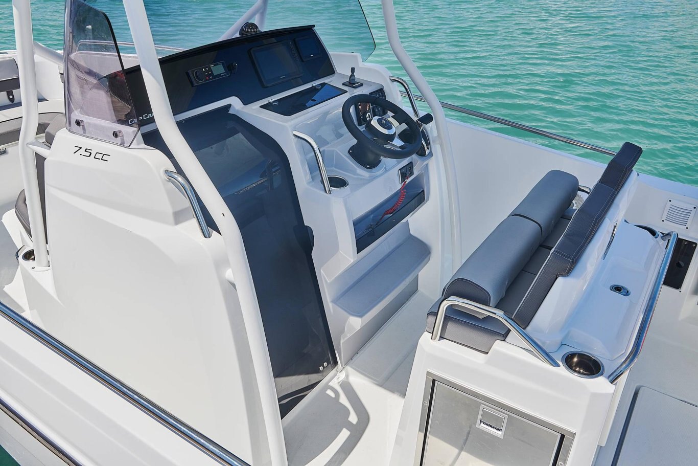 Jeanneau LEADER 7.5 CC SERIES 3 with Yamaha 300 and Venture Trailer