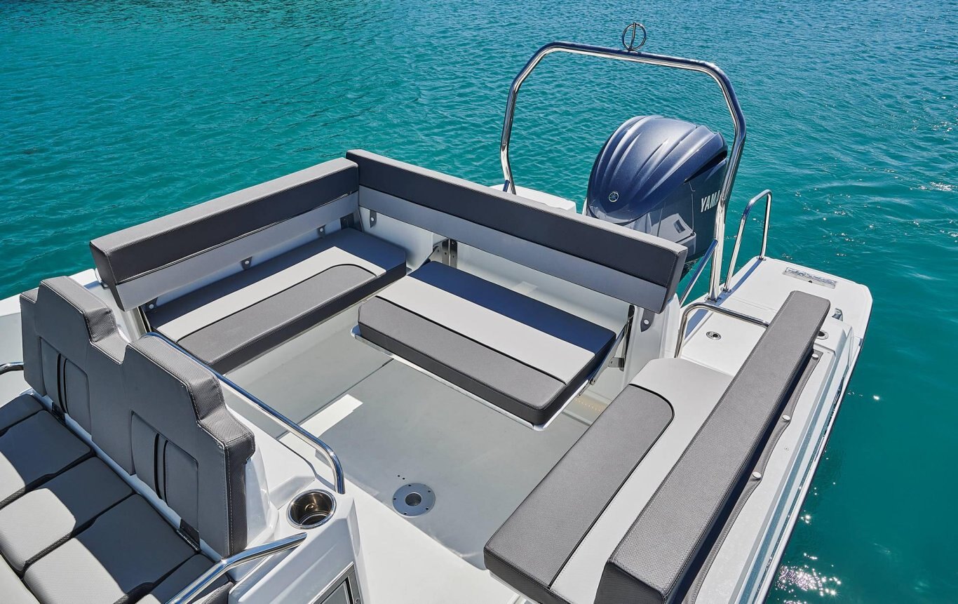 Jeanneau LEADER 7.5 CC SERIES 3 with Yamaha 300 and Venture Trailer