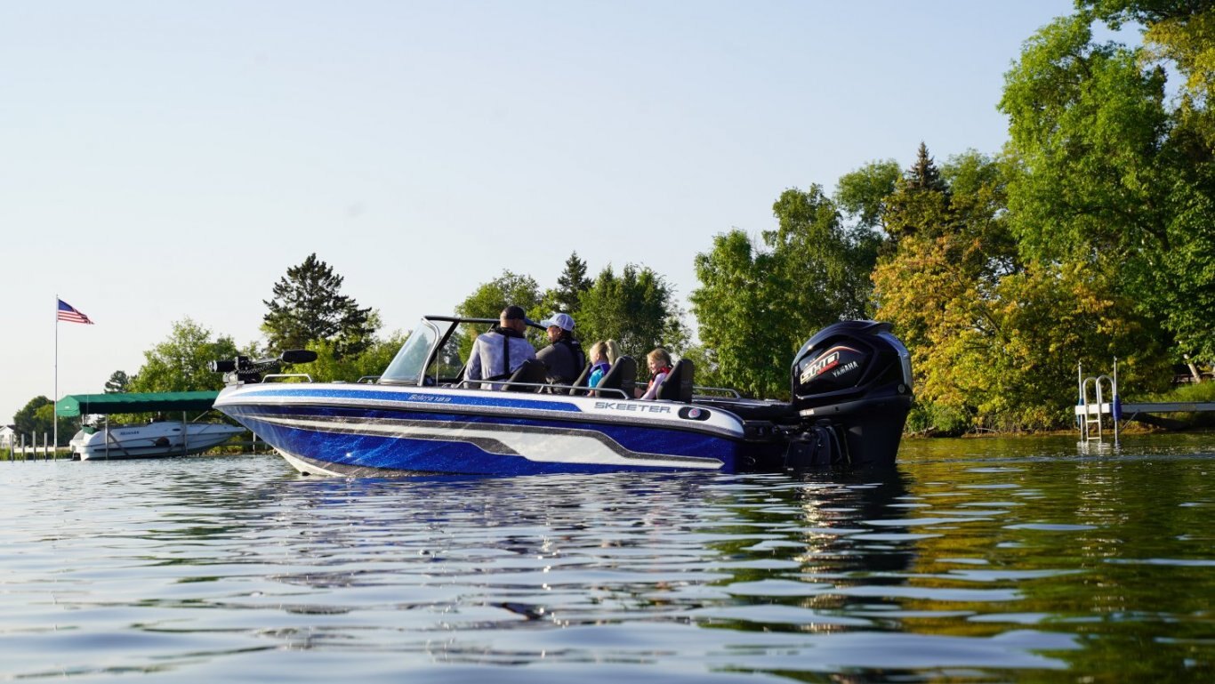 Skeeter Solera 189 with Yamaha VMAX 200 and Custom Trailer