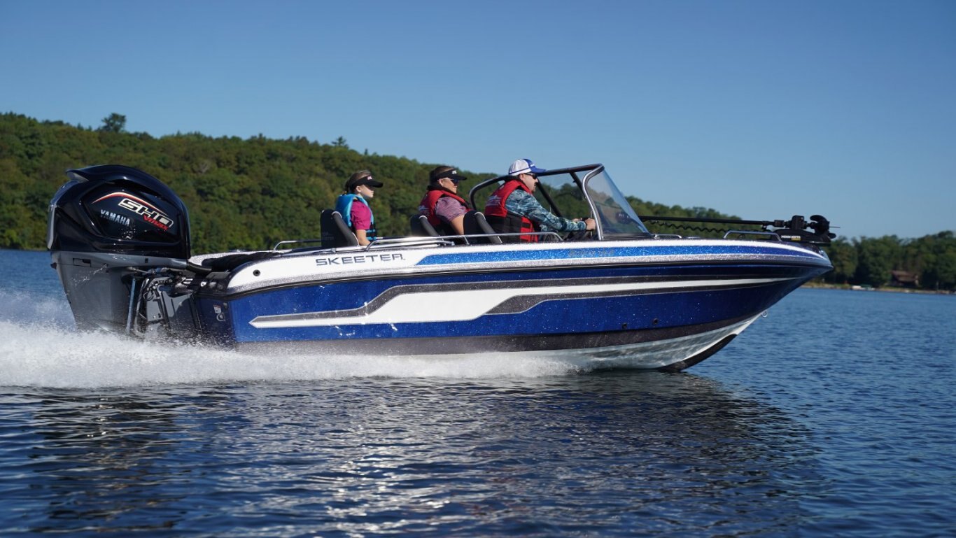 Skeeter Solera 189 with Yamaha VMAX 200 and Custom Trailer