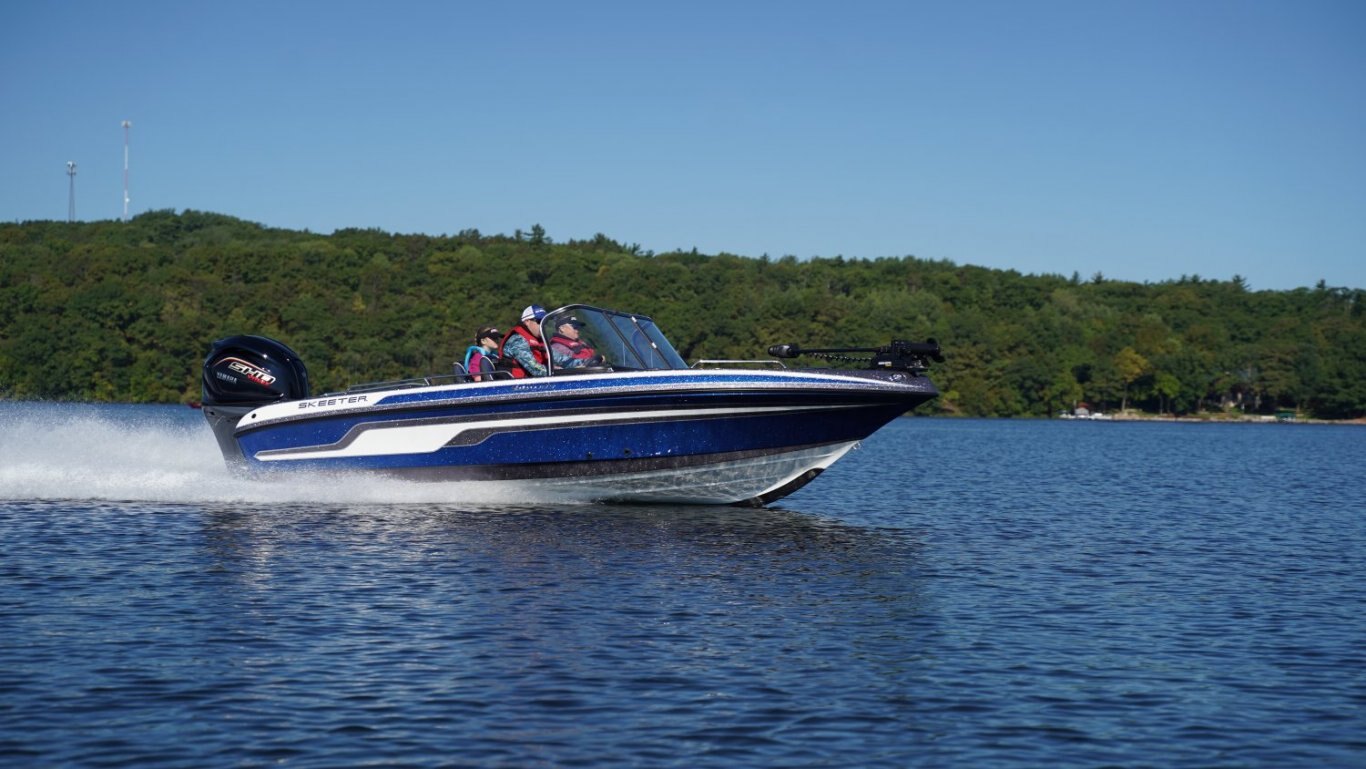 Skeeter Solera 189 with Yamaha VMAX 200 and Custom Trailer