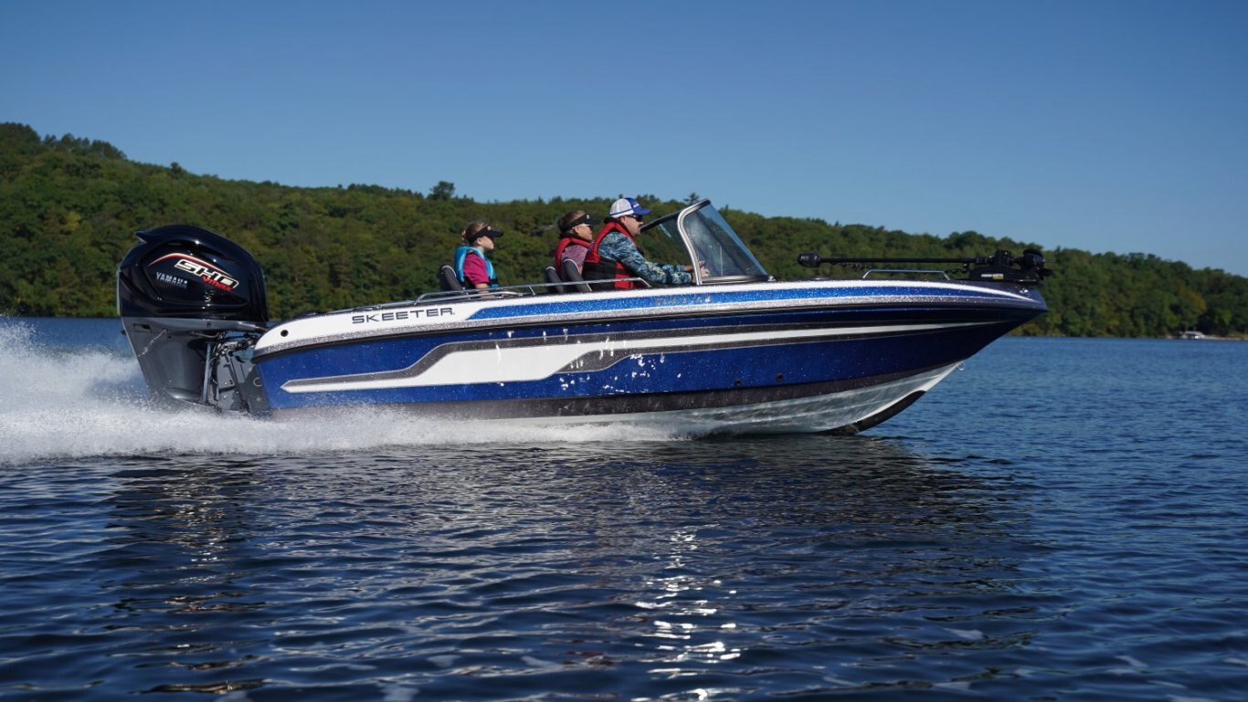 Skeeter Solera 189 with Yamaha VMAX 200 and Custom Trailer