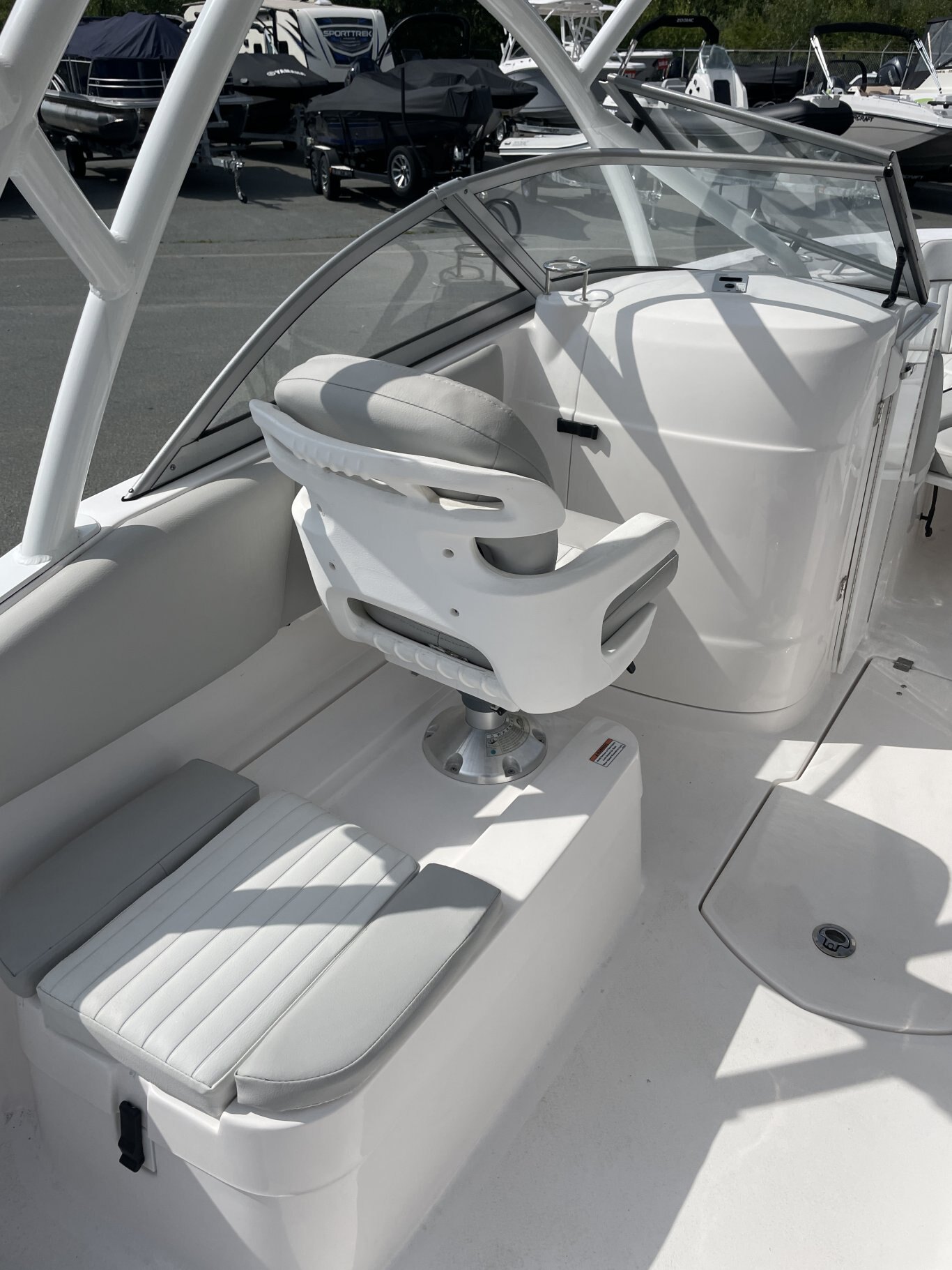 Sea Fox 226 TRAVELER DC with Yamaha 250 and Load Rite Trailer