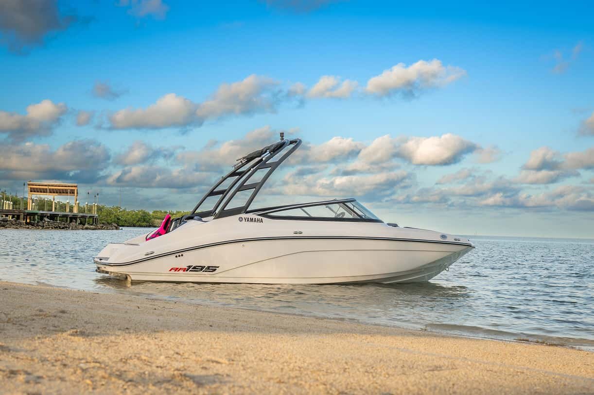 2025 Yamaha AR195