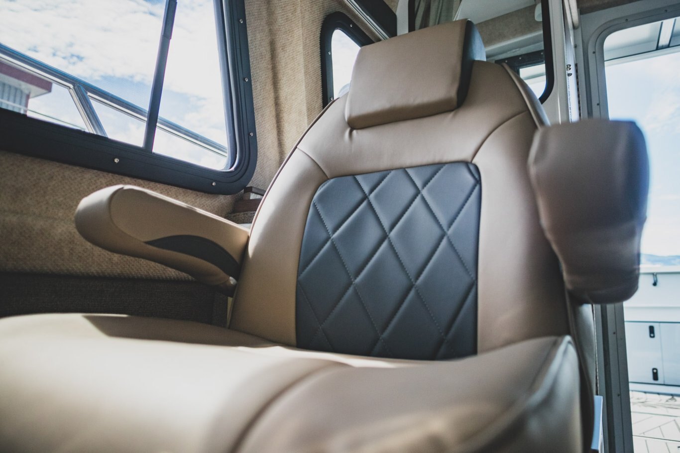 KingFisher 2725 XRS Offshore with Twin F200XSA