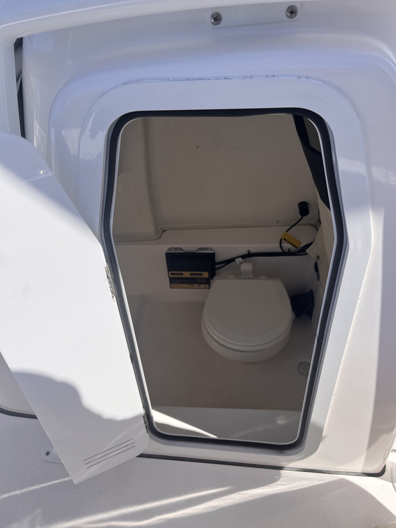 2023 Sea Fox 248 Commander CC with Yamaha 300 and Trailer