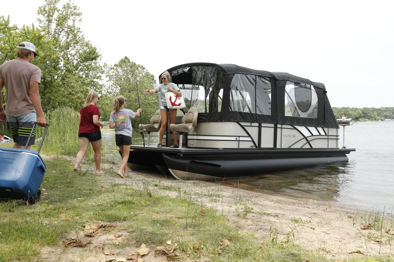 Sylvan Mirage Cruise 8522 LZ with Yamaha VMAX SHO 115, Full Enclosure