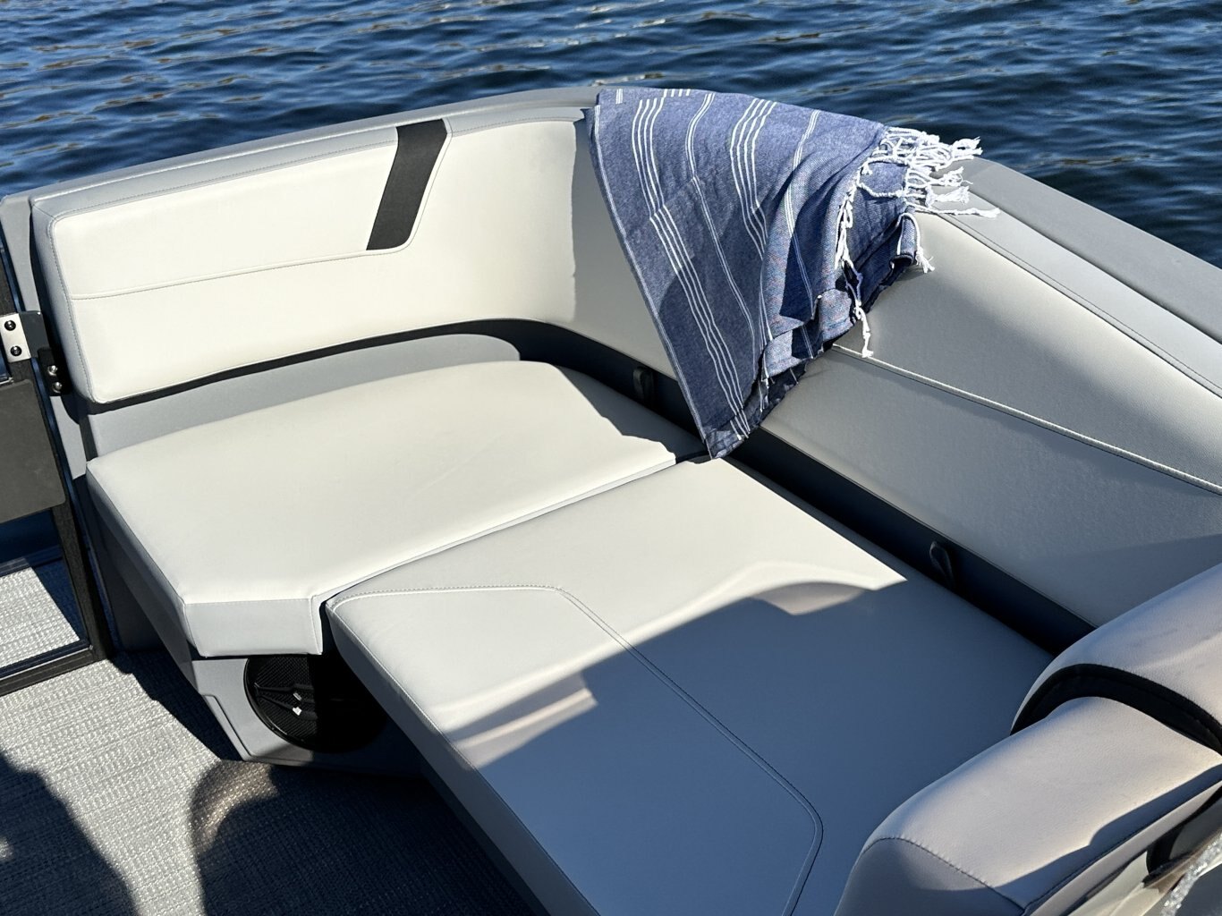 2025 Sylvan A Series A 20 LZ DH with Yamaha 90