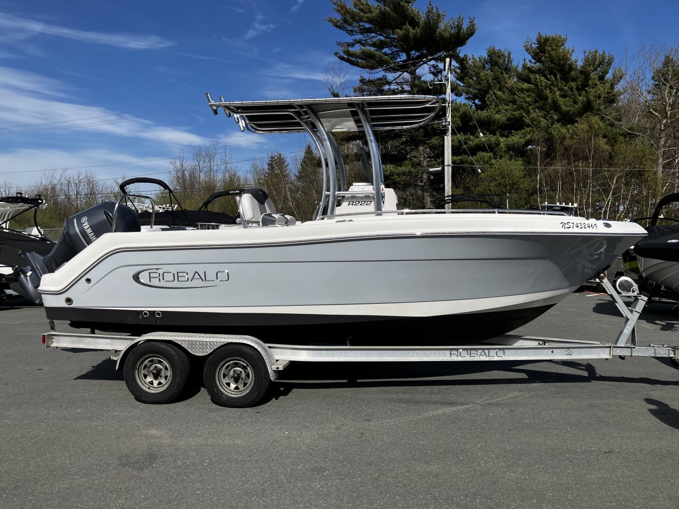 2019 Robalo R222