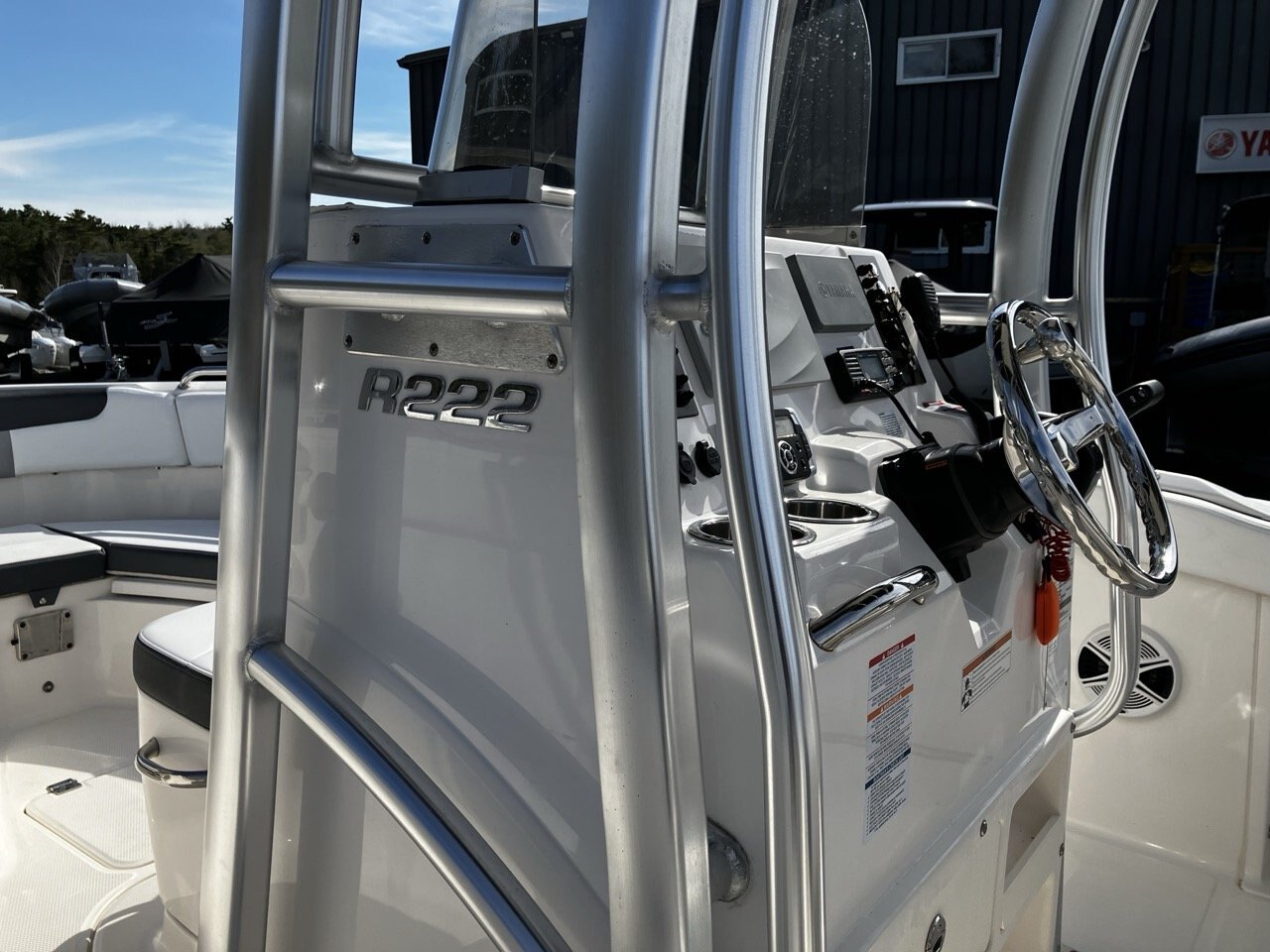 2019 Robalo R222