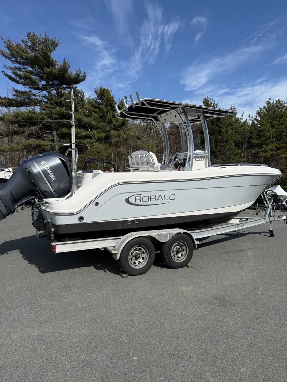 2019 Robalo R222