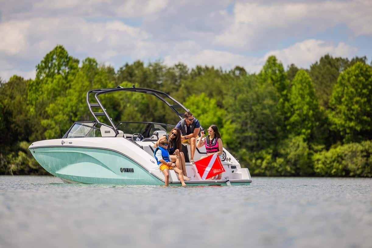 2026 Yamaha 222S White