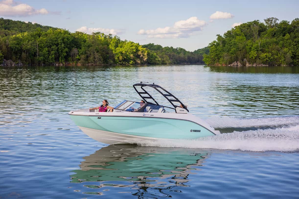 2026 Yamaha 222S White