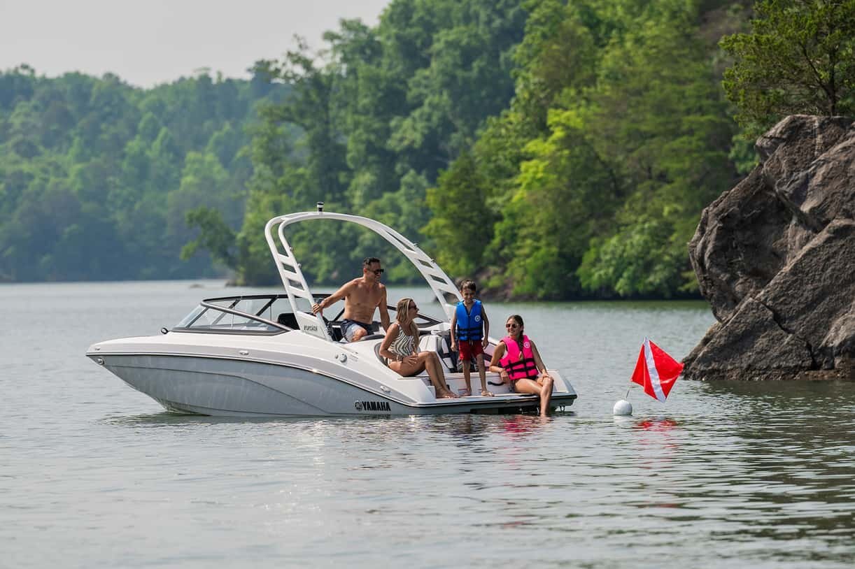 2026 Yamaha 195S Yacht Blue