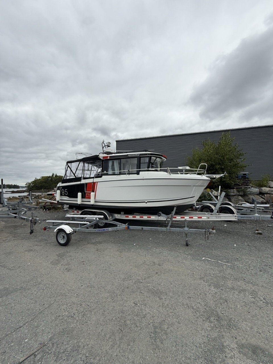 2023 Jeanneau NC 795 SPORT SERIES 2 with Yamaha F250 Outboard