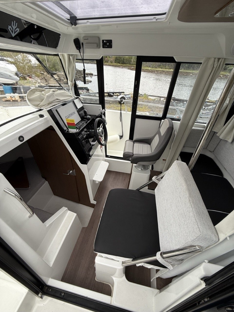 2023 Jeanneau NC 795 SPORT SERIES 2 with Yamaha F250 Outboard