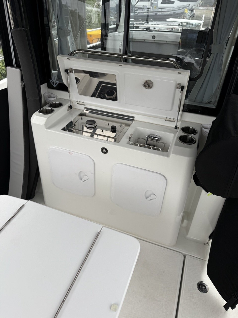 2023 Jeanneau NC 795 SPORT SERIES 2 with Yamaha F250 Outboard