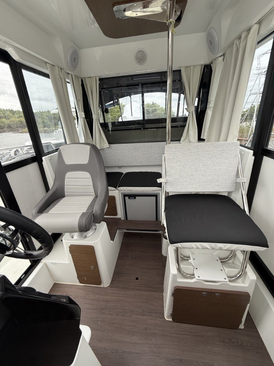 2023 Jeanneau NC 795 SPORT SERIES 2 with Yamaha F250 Outboard