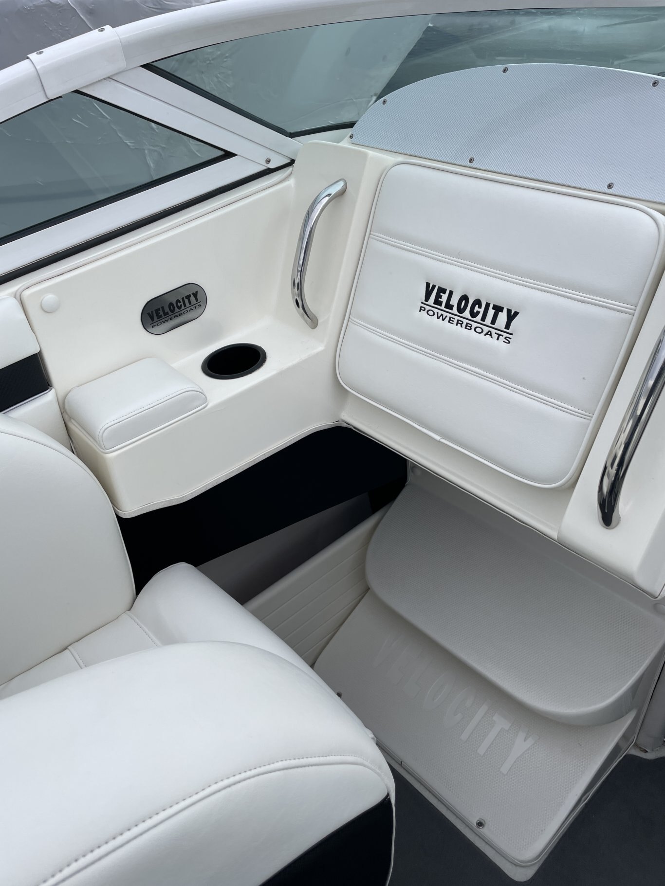 2004 Velocity Powerboats 260 with Mercruiser 496 MAG HO. (134 hours) and Aluminum Trailer