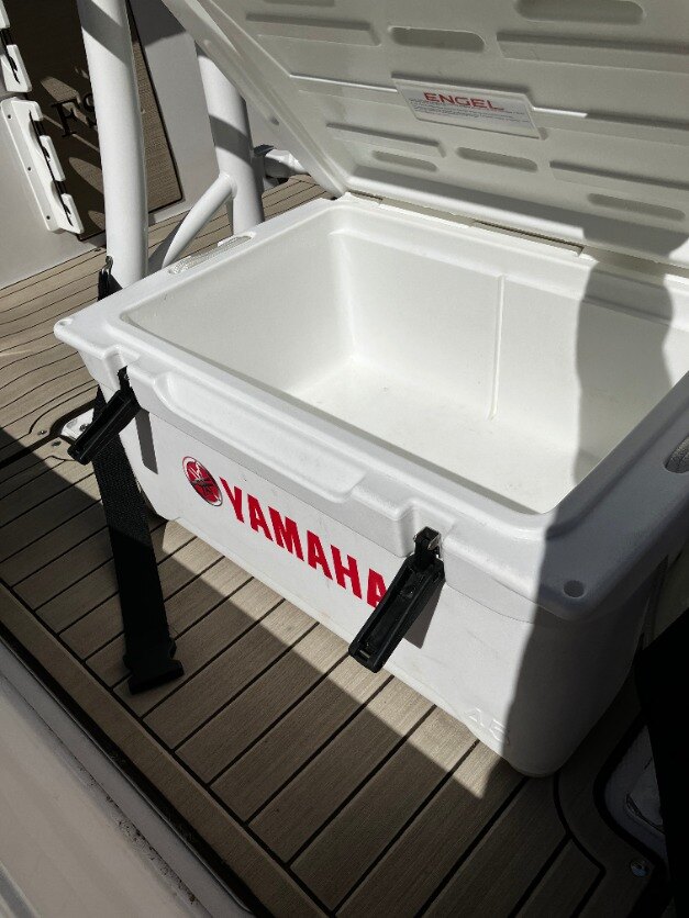 2022 Yamaha 255 FSH Black